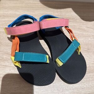 Teva sandals size 7